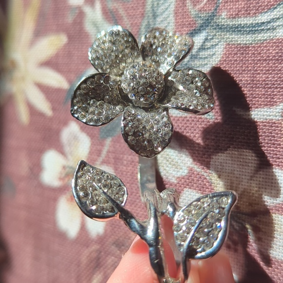 Double Flower Ring with Rhinestones - Picture 5 of 6
